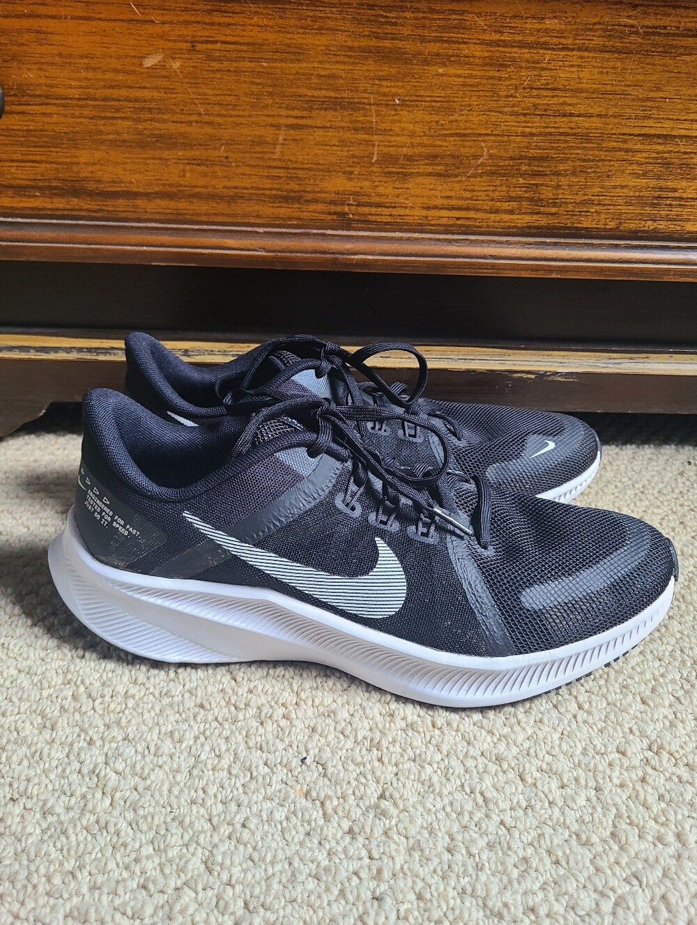 NIKE QUEST BLACK RUNNING SNEAKERS WOMENS SIZE 8